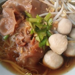 ก๋วยเตี๋ยวหมูตุ๋นรุ่งเรือง ซอยรุ่งเรือง