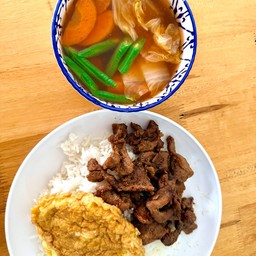 เซ็ตข้าวหมูทอดแกงส้มไข่เจียวโปะ