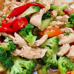 ผัดบล็อกโคลี่น้ำมันหอยอกไก่(เป็นกับข้าว