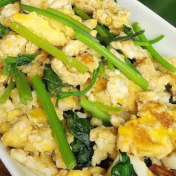 ข้าวหน้าไข่ผัดใบขึ้นฉ่าย