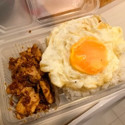 ไก่ชิ้นกระเทียม+ไข่ดาว