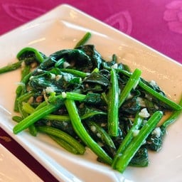 ปวยเล้งกระเทียม