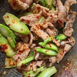คะน้าหมูหมัก