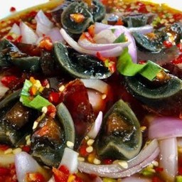 ยำไข่เยี่ยวม้าสดใส่หอมแดง