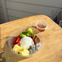 Feely Fruity - กรีกโยเกิร์ต น้ำผลไม้ ลาดสวาย