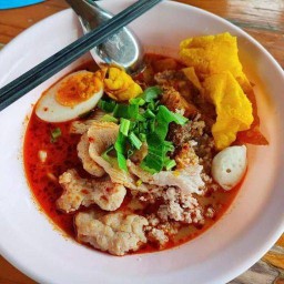 ก๋วยเตี๋ยวหมูสะดุ้งแซ่บเว่อ ท่าเรือสุระกูล