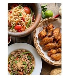 ส้มตำสระบัวที่แม่ค้าแซ่บกว่า (กมลธารา) สระบัว
