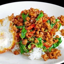ข้าวกระเพราหมูสับ + ไข่ดาว