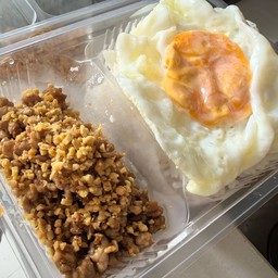 ไก่สับผัดกระเทียม+ไข่ดาว