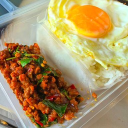 ข้าวกะเพราเนื้อสับ+ไข่ดาว