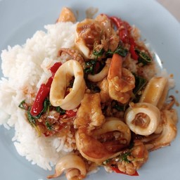 ข้าวผัดกระเพราทะเลรวม