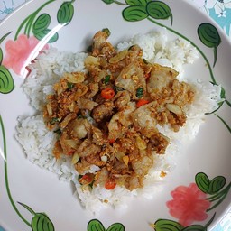 ข้าวหมูสามชั้นสไลด์คั่วพริกเกลือ