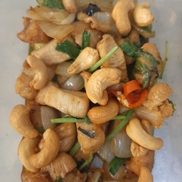 ไก่ผัดเม็ดมะม่วงหิมพานต์