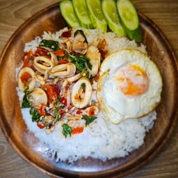 ร้านชอบกระเพรา หน้ามอหอการค้า