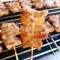 ลูกชิ้นทอด ปีกไก่ทอด ไก่กรอบ มาม่าทรงเครื่อง ครัวคุณแนน หมู่บ้านร่มรื่น