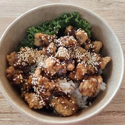 ข้าวไก่กรอบราดซอสกระเทียม