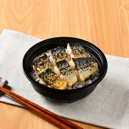 ข้าวหน้าปลาซาบะย่างถ่าน