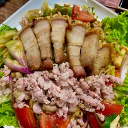 ยำมาม่าหมูกรอบ+หมูสับ