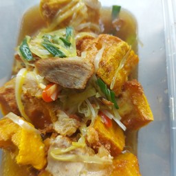 ผัดเต้าหู้กู๋ช่ายขาวหมูกรอบ