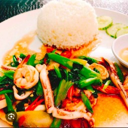 ข้าวผัดคะน้าทะเล