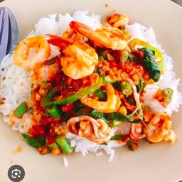 ข้าวผัดพริกแกงทะเล