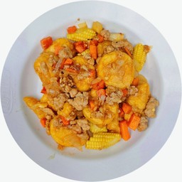 ข้าวผัดเต้าหู้ไข่ทรงเครื่อง