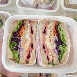 (ลดแรง) แซนวิช โบโลน่า สลัดไข่