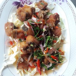 ยำปลาช่อนทอด