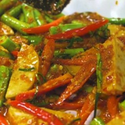 ผัดพริกแกงหมูยอ