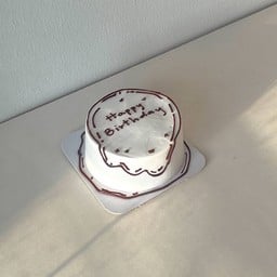 เค้กนมสดช็อกโกแลต monochrome