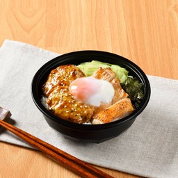 ข้าวหน้าสึคุเนะและไก่ย่างถ่าน