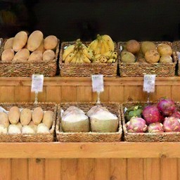 Cham (ฉ่ำ) ผลไม้สดปอกพร้อมทาน