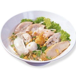 ก๋วยเตี๋ยวลูกชิ้นปลาทรงเครื่อง