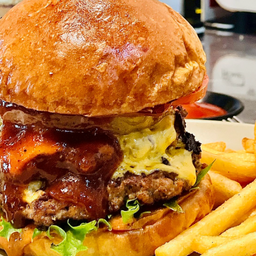 ชีสเบอร์เกอร์ดับเบิ้ลเนื้อวัวแองกัส (Double Decker Beef Burger)