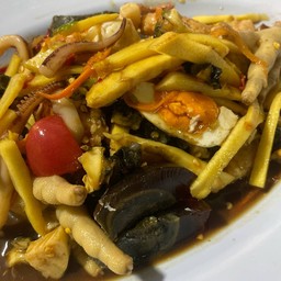 ตำเหลารวม (ตีนไก่,หอยเชอรี่,หมึก,ไข่เค็ม,หมูยอ)