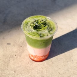 สตรอว์เบอร์รี มัทฉะ ลาเต้