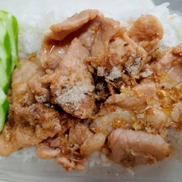 ทอดกระเทียมราดข้าว