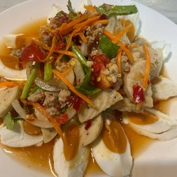 ยำหมูสับไข่เค็ม
