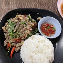 ข้าวกระเพราเนื้อ