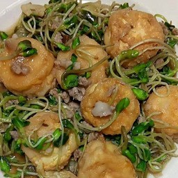 ข้าวราดผัดวุ้นเส้นต้นอ่อนทานตะวัน