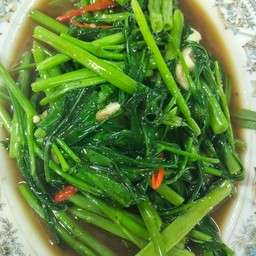 ผัดผักบุ้งไฟแดง