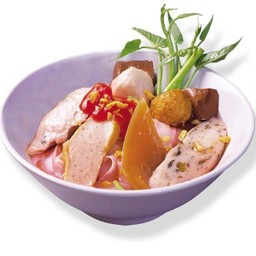 ก๋วยเตี๋ยวเย็นตาโฟลูกชิ้นปลาทรงเครื่อง