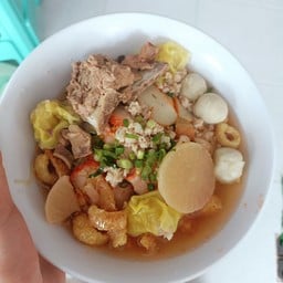 ก๋วยเตี๋ยวป๊อกๆบะหมี่หมูแดง ต้มยำมะนาวสด