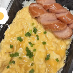 ข้าวไข่ข้น+ไส้กรอก