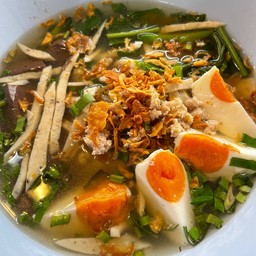 กวยจั๊บไข่เค็ม