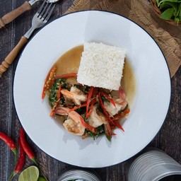 ผัดกะเพรากุ้งราดข้าว