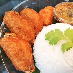 ข้าวปีกไก่ทอดน้ำปลา