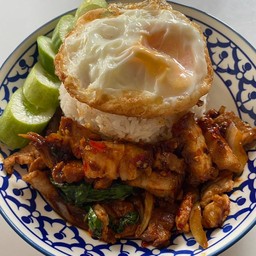 ข้าวกระเพราหมูกรอบ