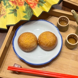 เปาไข่เค็มหิมะลาวา (2 ลูก) (Deep-Fried Salted Egg Lava Buns 2 pcs)
