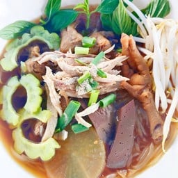 ใบเตยก๋วยเตี๋ยวไก่มะระ & ก๋วยเตี๋ยวเนื้อตุ๋น สายไหม